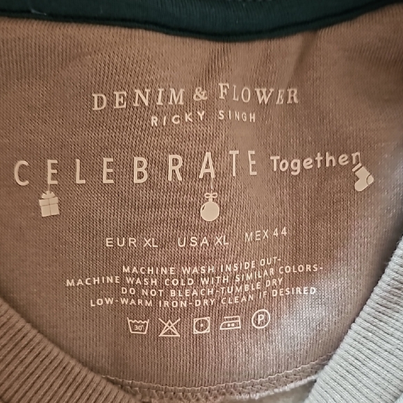 Denim & Flower Beige Christmas Crewneck Sweater, XL - Picture 5 of 13